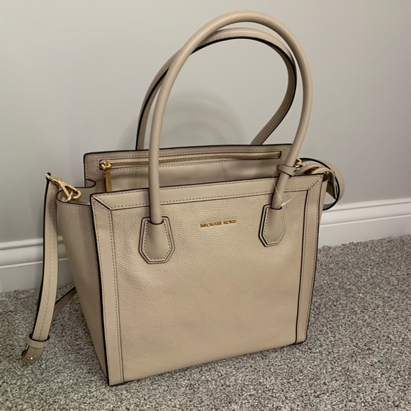 Brand NEW Michael Kors Mercer Studio Cross Body